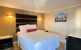 Relax Inn North Babylon